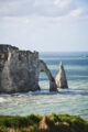 plage d'Étretat et arche naturelle en hiver